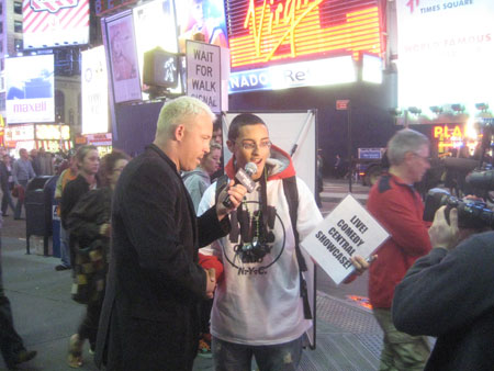 Ken Anderson interviews a fan
