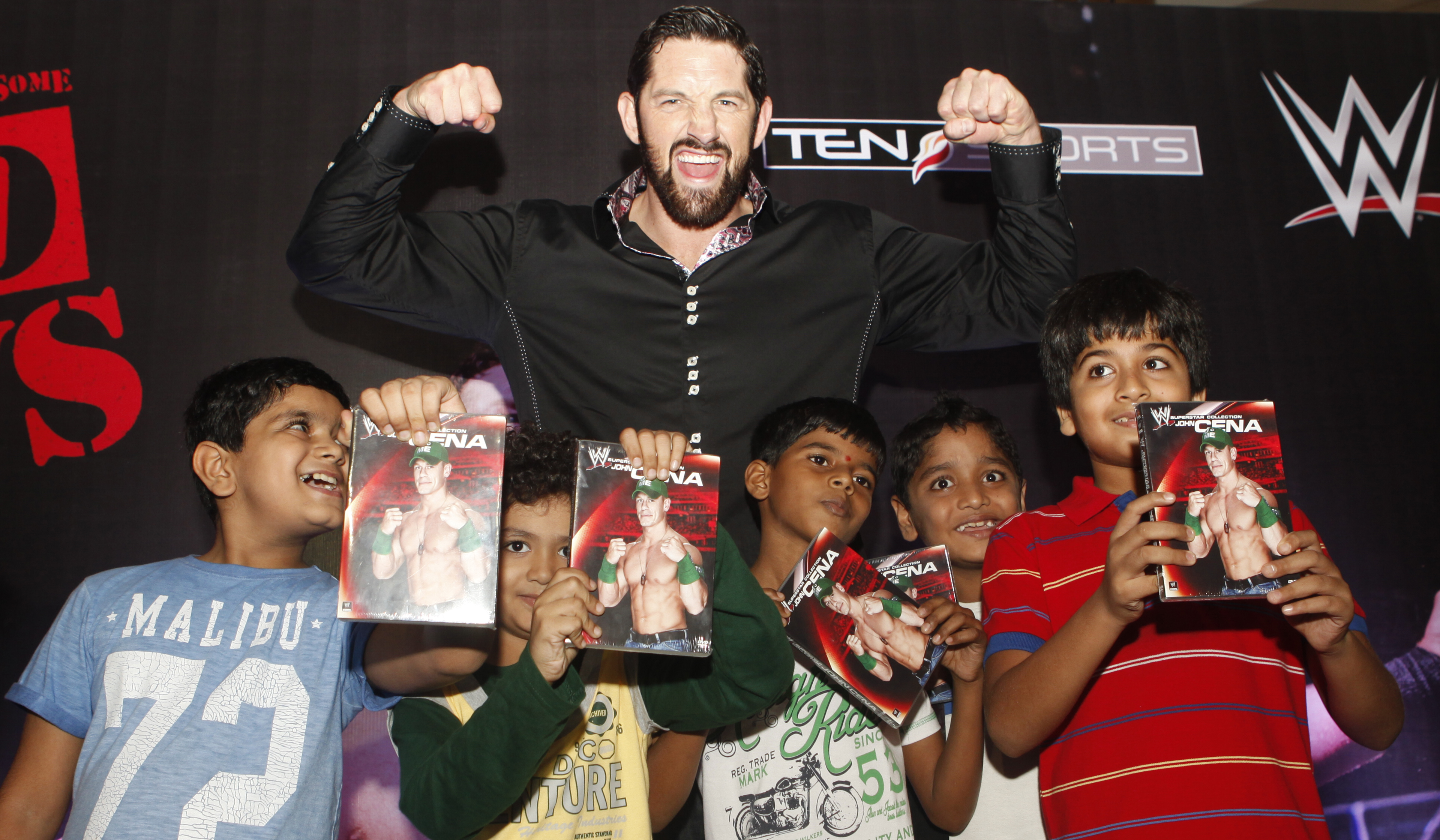 MUMBAI, INDIA SEPTEMBER 18: WWE Star Wade Barrett a.k.a 'Bad News' Barrett poses with his fans during an promotional event at Inorbit Mall, Malad on September 18, 2014 in Mumbai, India. (Photo by Vidya Subramaniam/Hindustan Times via Getty Images) MUMBAI, INDIA SEPTEMBER 18: WWE Star Wade Barrett a.k.a 'Bad News' Barrett poses with his fans during an promotional event at Inorbit Mall, Malad on September 18, 2014 in Mumbai, India. (Photo by Vidya Subramaniam/Hindustan Times via Getty Images)