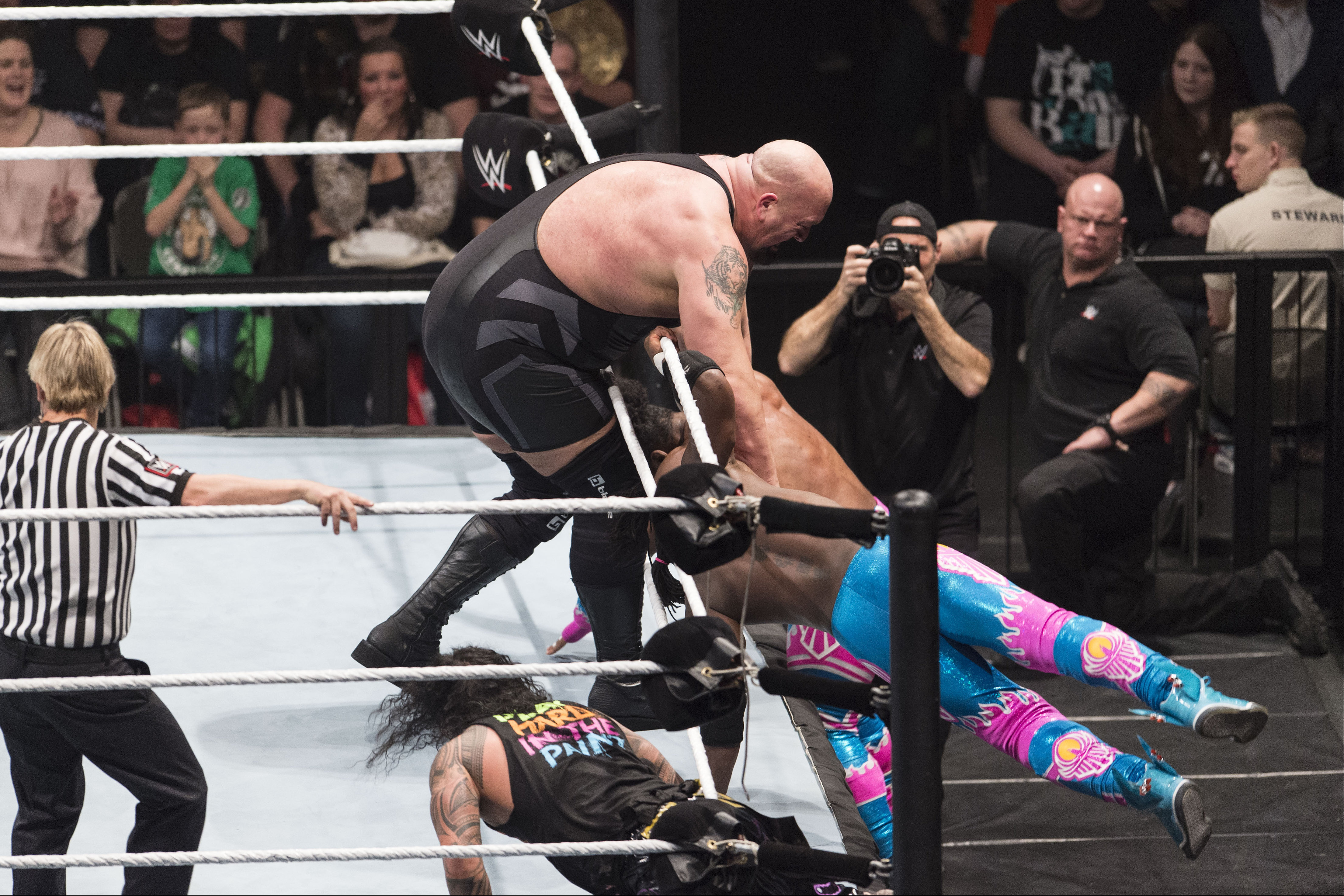 COLOGNE, GERMANY - FEBRUARY 11: Big Show competes in the ring against the New Day at the Road to WrestleMania at the Lanxess Arena on February 11, 2016 in Cologne, Germany. (Photo by Marc Pfitzenreuter/Getty Images) COLOGNE, GERMANY - FEBRUARY 11: Big Show competes in the ring against the New Day at the Road to WrestleMania at the Lanxess Arena on February 11, 2016 in Cologne, Germany. (Photo by Marc Pfitzenreuter/Getty Images)