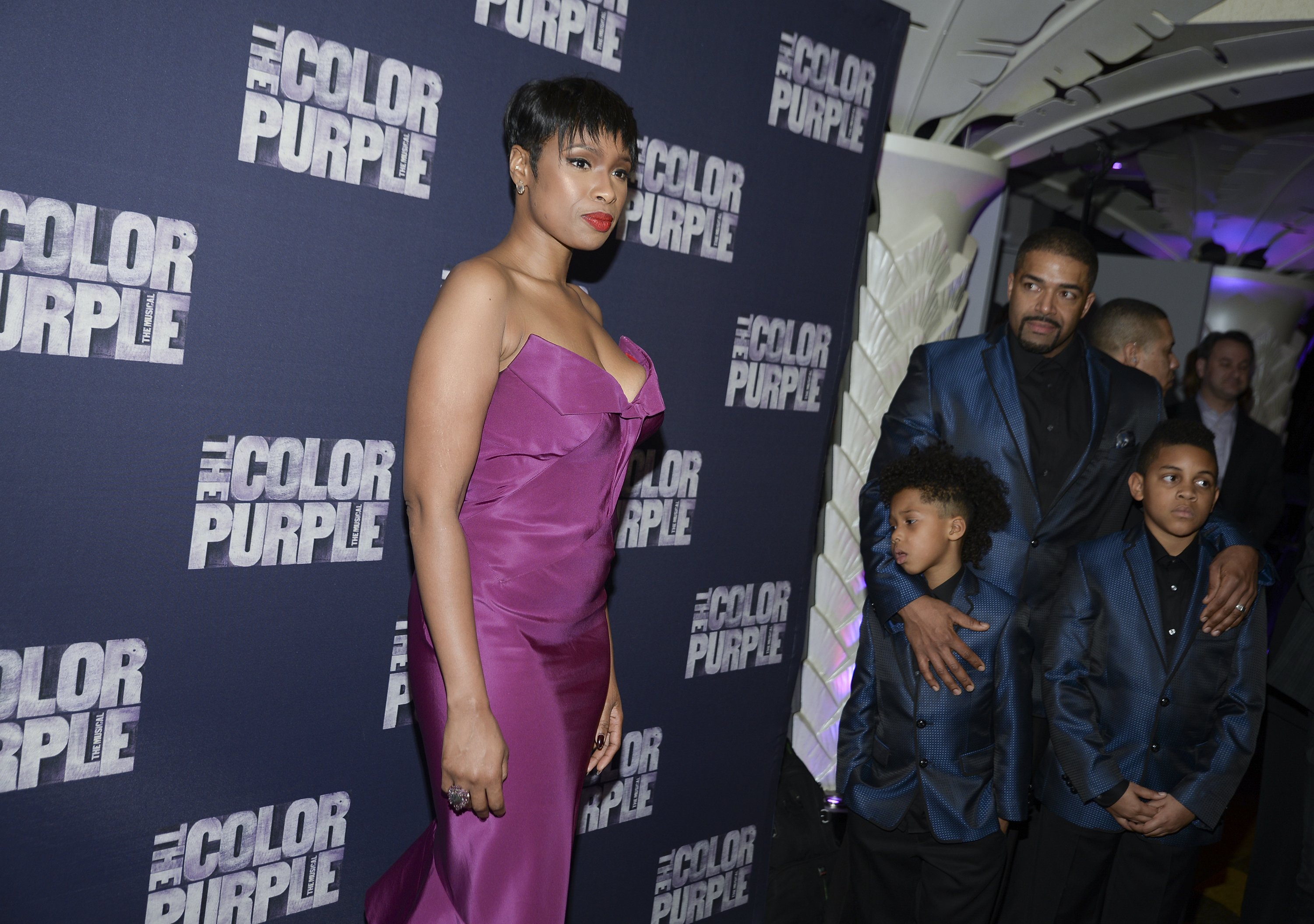 Jennifer Hudson Accuses David Otunga Of ‘Aggressive, Threatening & Harassing Behavior’ Jennifer Hudson Accuses David Otunga Of ‘Aggressive, Threatening & Harassing Behavior’