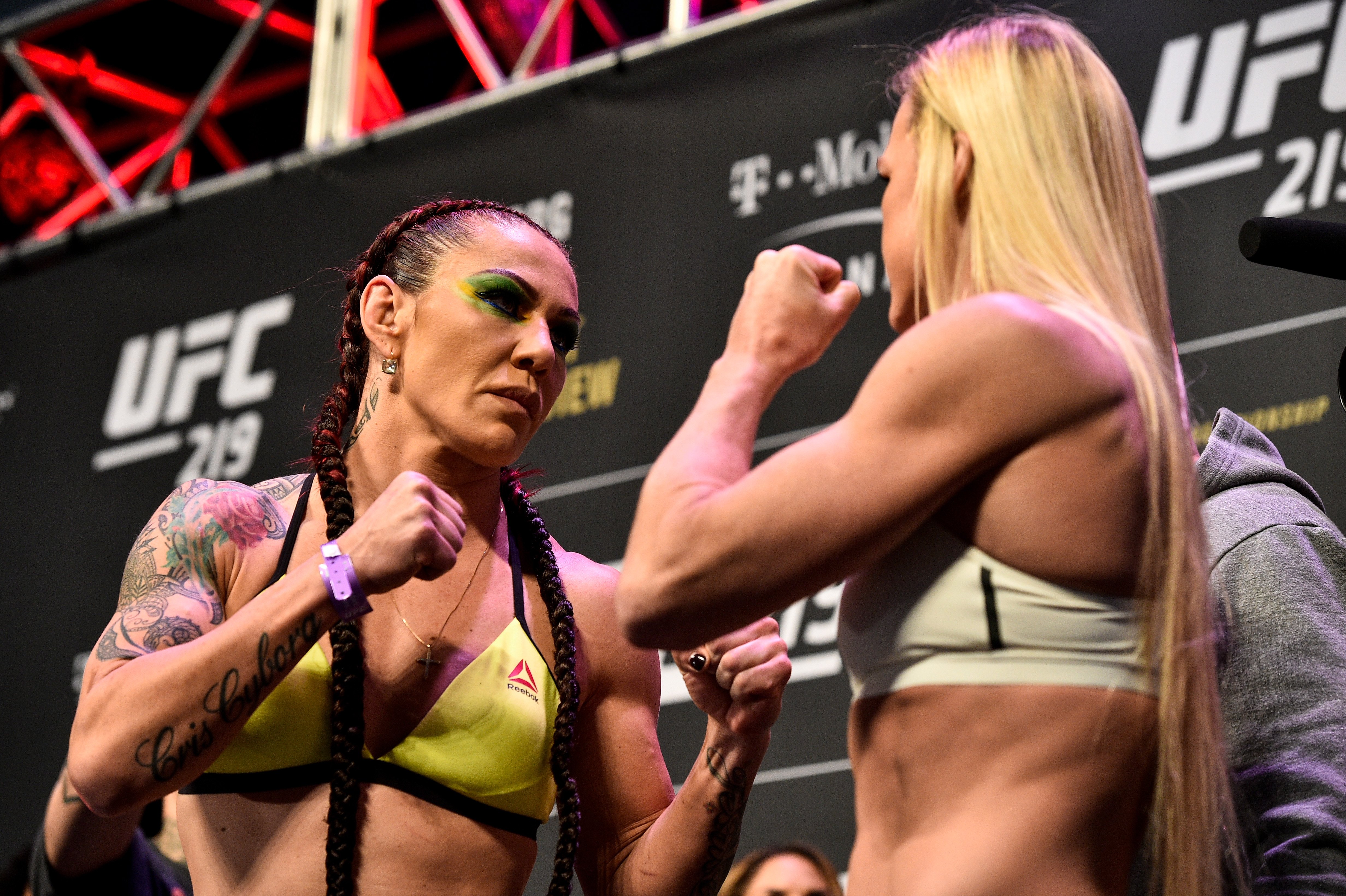 Current UFC Champion Offers To Train Alexa Bliss Against Ronda Rousey Current UFC Champion Offers To Train Alexa Bliss Against Ronda Rousey