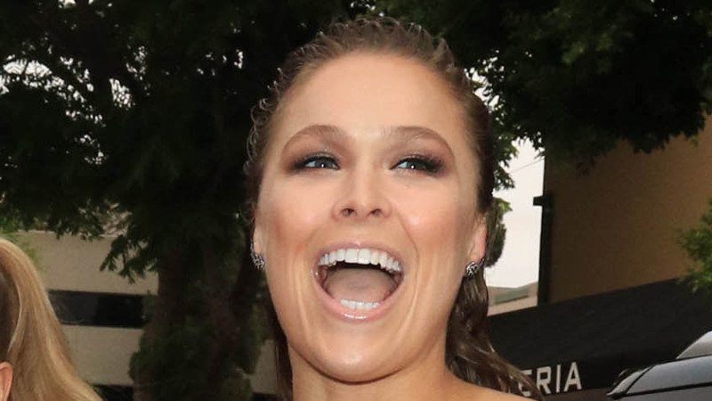 Ronda Rousey On Who Taught Her To Fight Through Pain, Kane Puts On His Old Mask (Video)