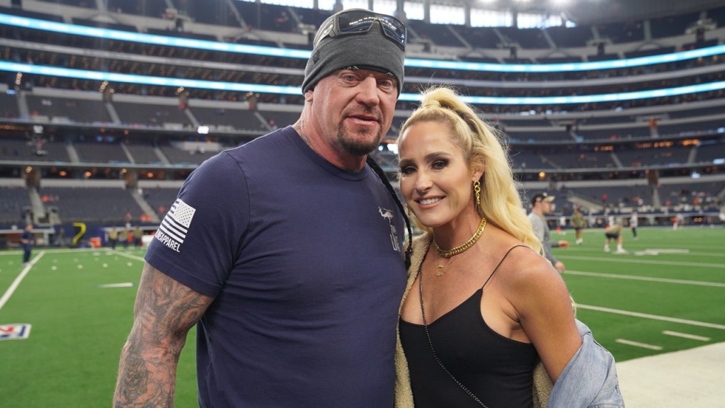 Michelle McCool Blasts Fan Over Nepotism Claim About WWE Career