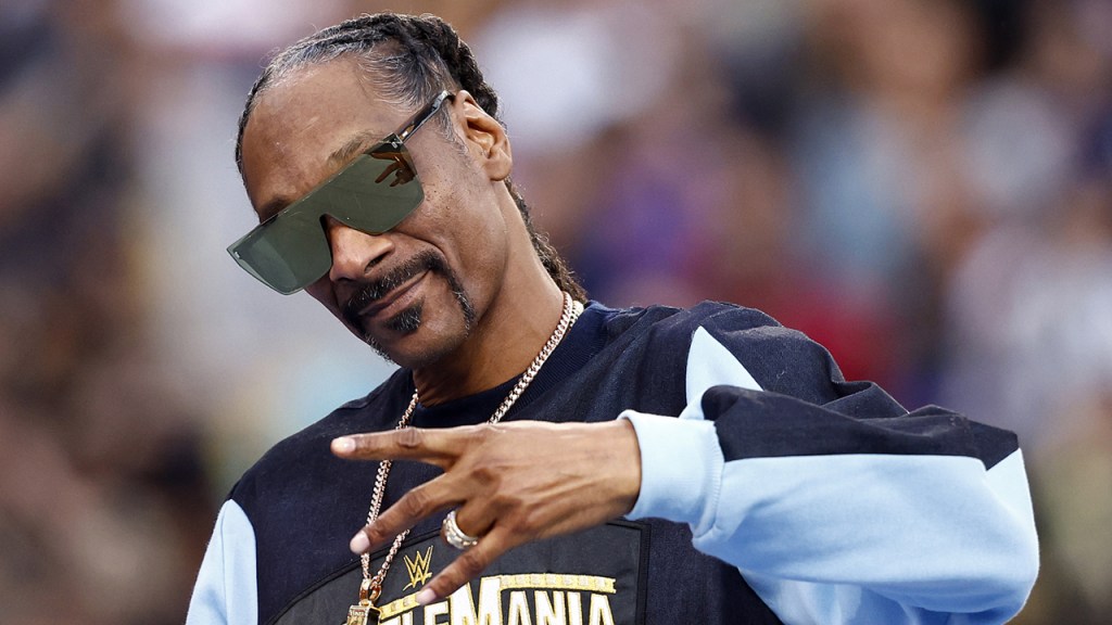 Snoop Dogg Announces He’s Giving Up Weed