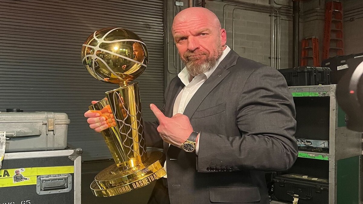 Triple H Plays The Game, Poses With Larry O'Brien Trophy