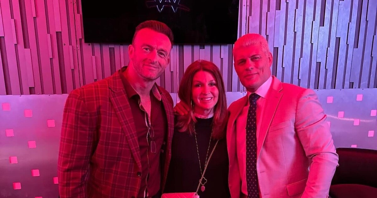 Dixie Carter Backstage At 11/27 WWE RAW