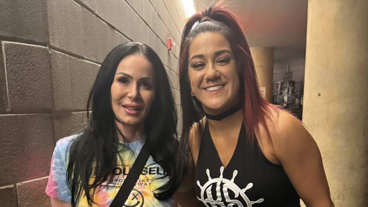 Kendra Lust Runs Into Bayley At WWE Live Event - Wrestlezone