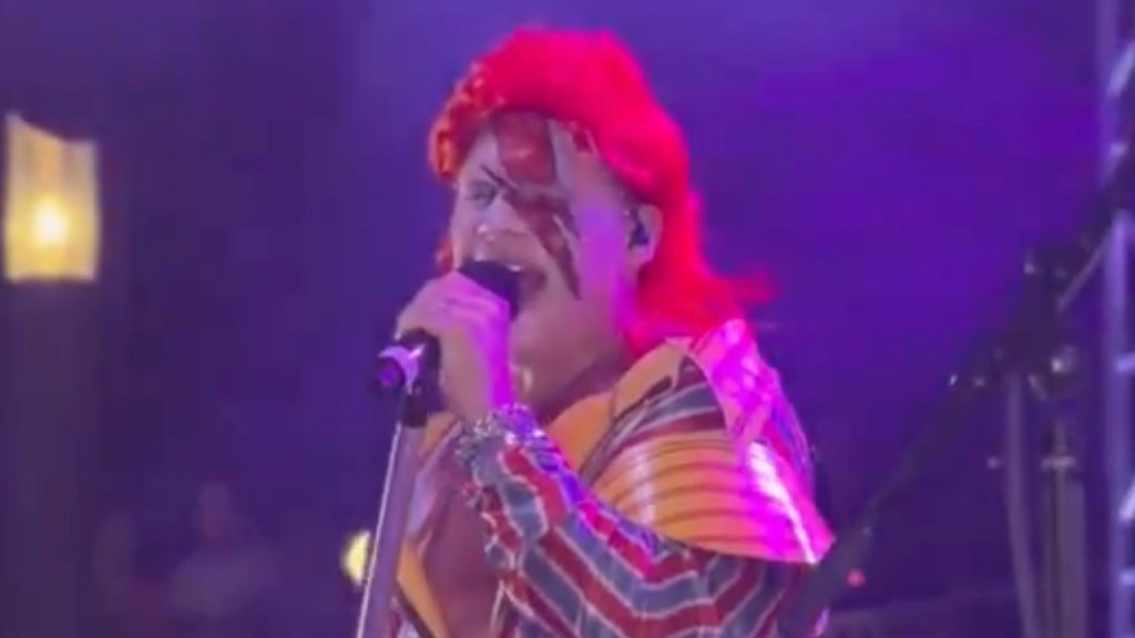 Chris Jericho Does David Bowie Cosplay, Sings ‘Tainted Love’ On Cruise