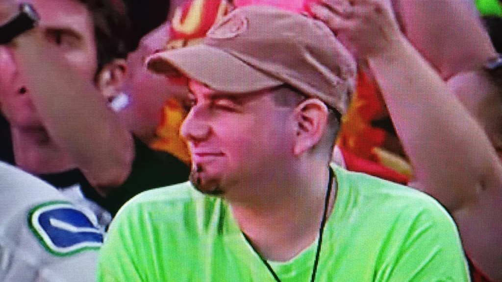 wwe green shirt guy superfan smilez