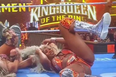 Jade Cargill vs Charlotte Flair wig malfunction WWE SmackDown