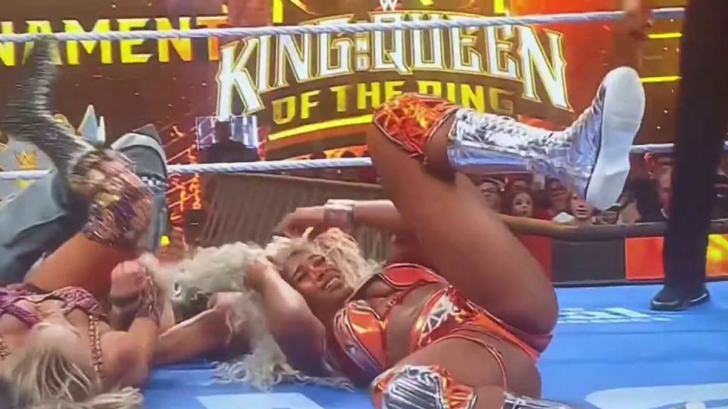Jade Cargill vs Charlotte Flair wig malfunction WWE SmackDown