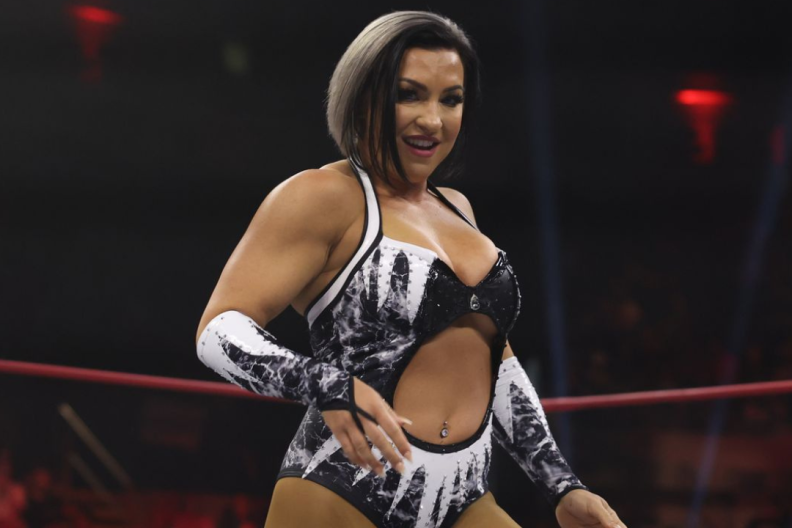 lady frost aew