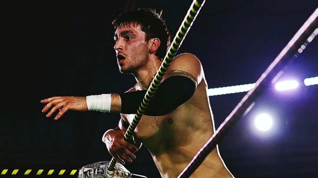 Real Estate Agent Quits Job to Pursue Lucha Libre Wrestling Dream in Mexico