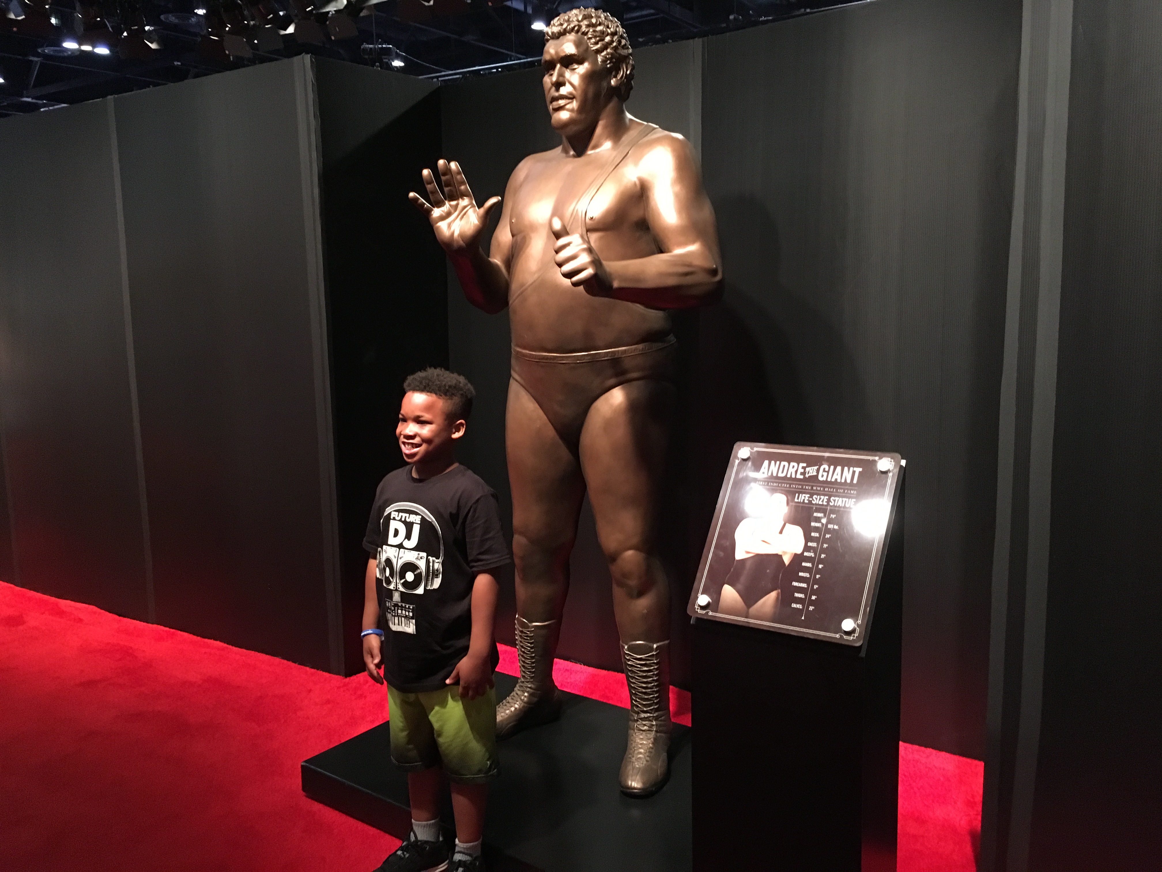 Andre The Giant Statue w/ Child Fan
