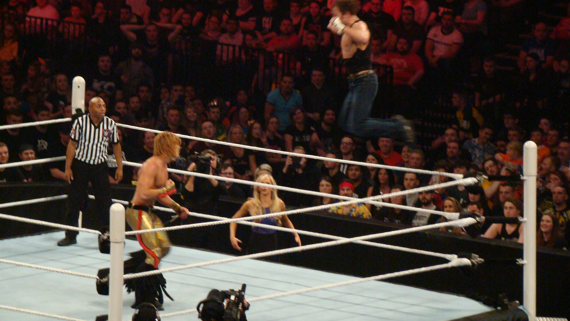 Dean Ambrose vs Tyler Breeze